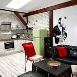 In The Attic Unikatowe Apartmenty By Stayly Апартаменты *